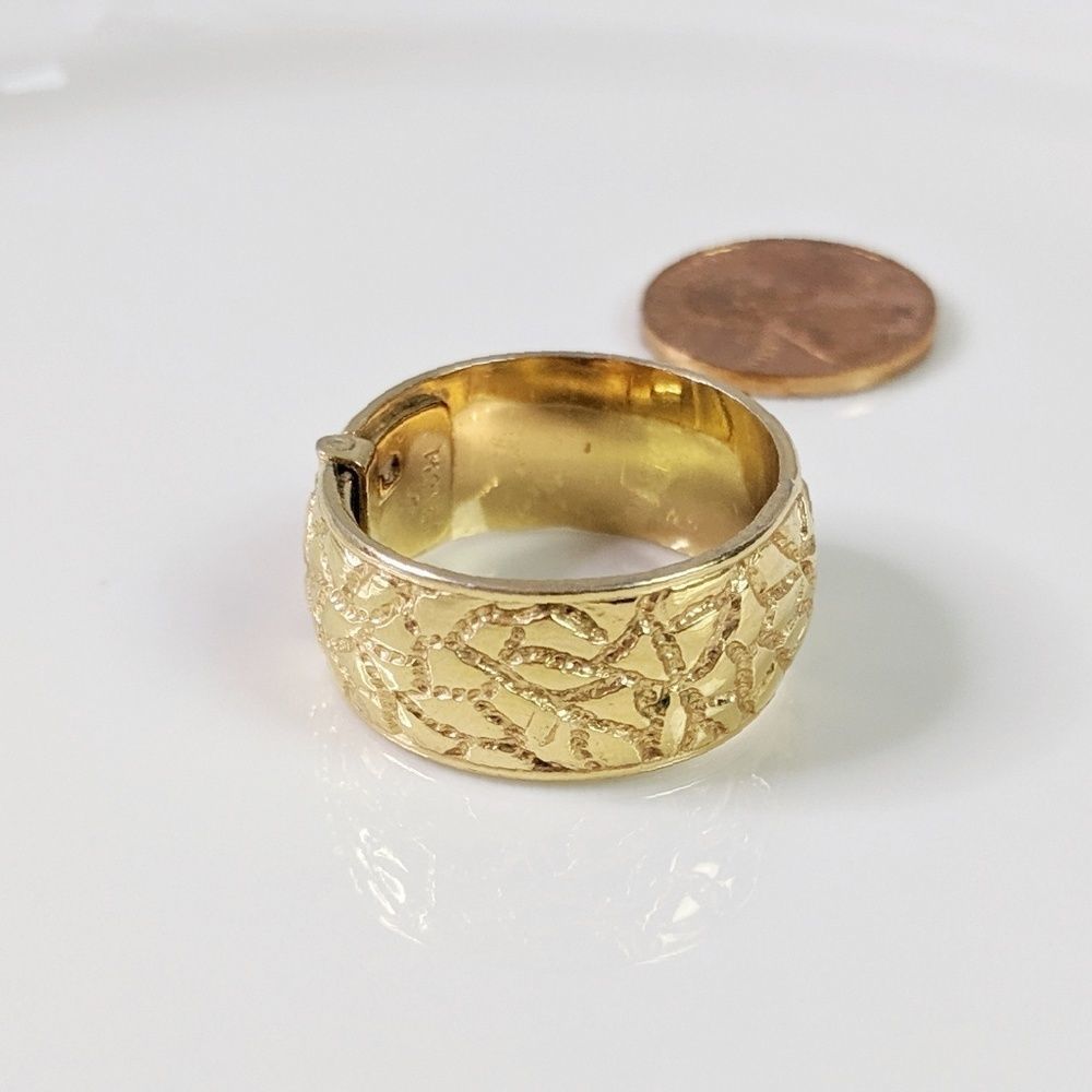 Monet Gold Tone Hinged Ring Diamond Cut EUC